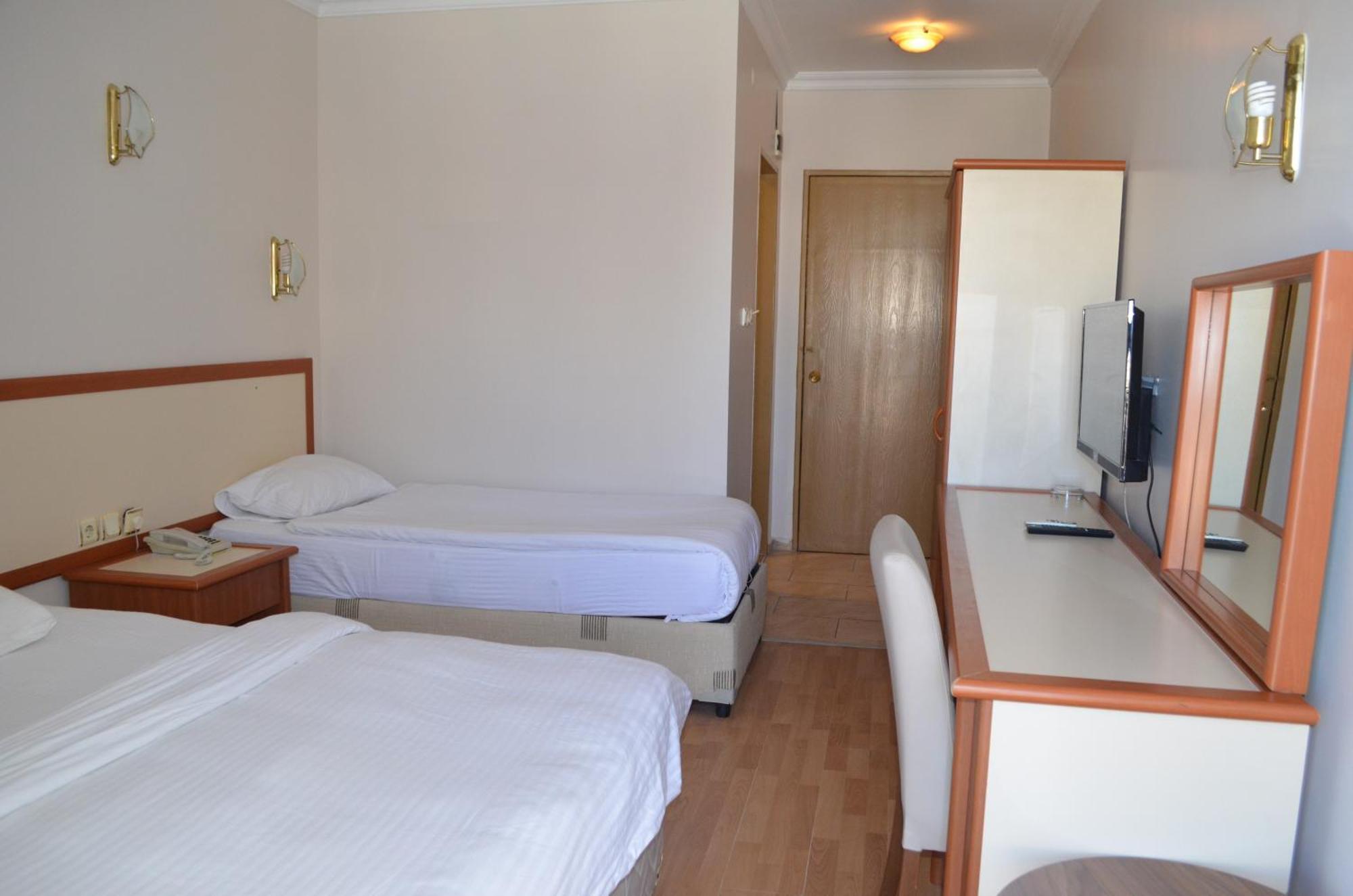 Grand Milano Hotel Айвалык Номер фото