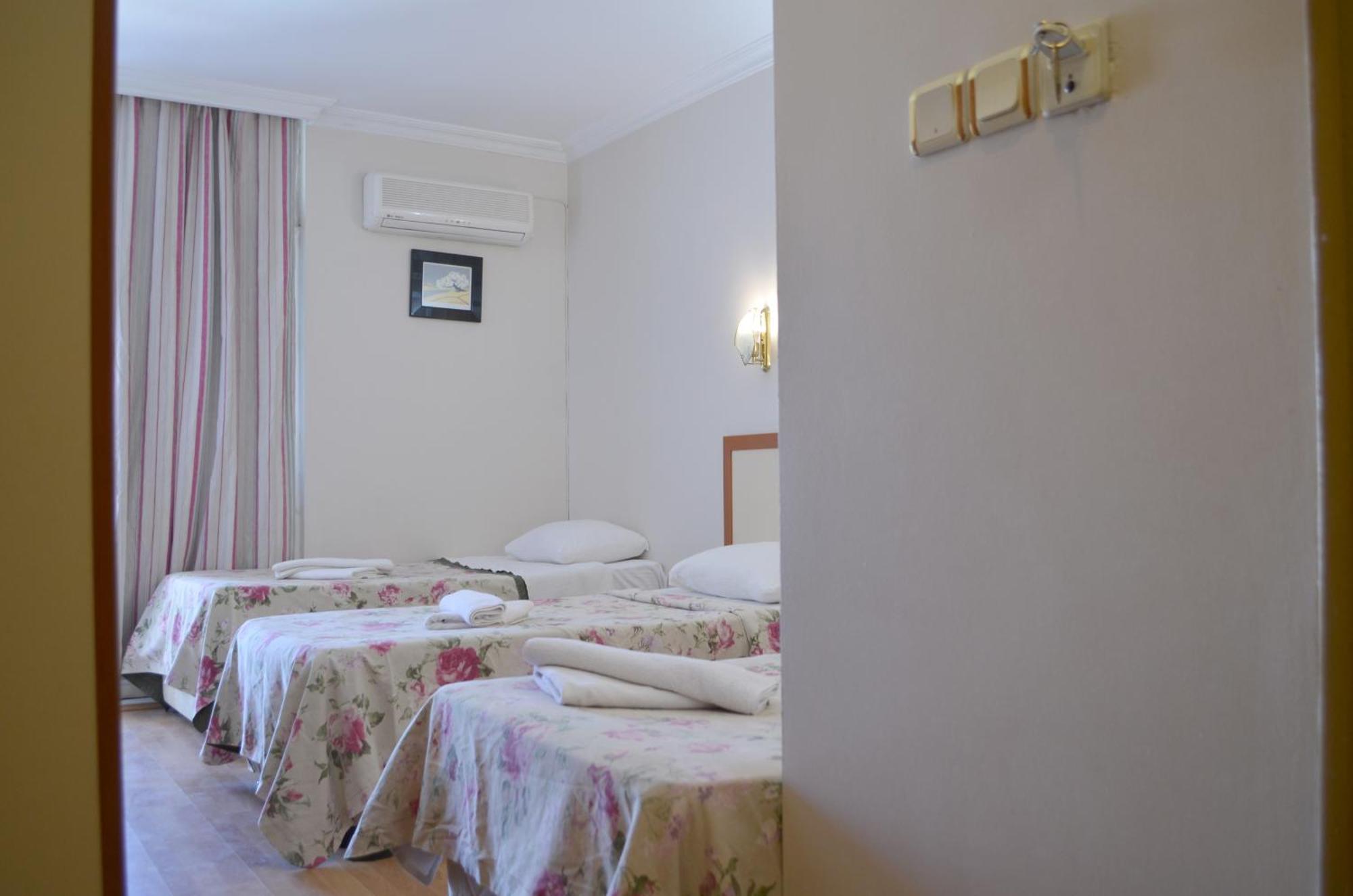 Grand Milano Hotel Айвалык Номер фото